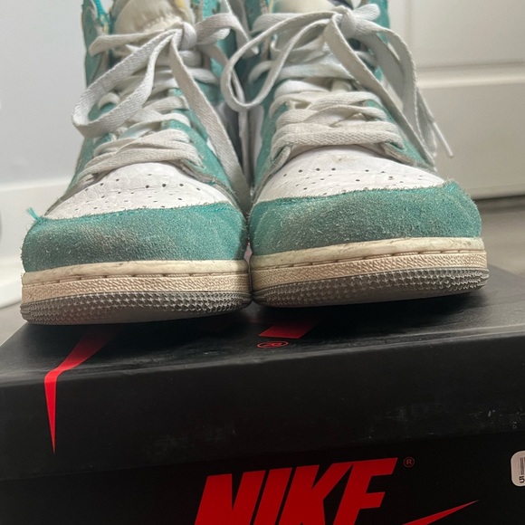 Air Jordan 1 Retro High OG GS 'Turbo Green' – Size US 7 Y (US 8.5 W) - Picture 4 of 6